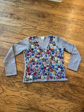 Talbots Light Gray Cashmere V-Neck Sweater with Floral Appliqué Accents